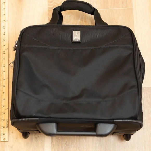 Travelpro flight crew 5 overnighter outlet